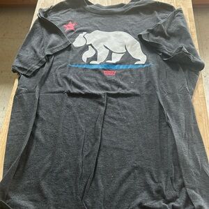 Levi’s bear T